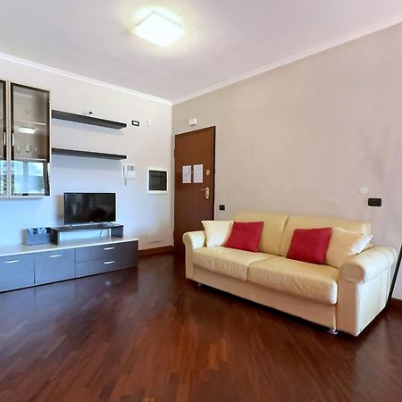 Sun Nest Apartment - Terrace & Garage Fiumicino Bagian luar foto